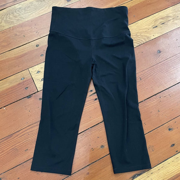Black out active capri leggings - M