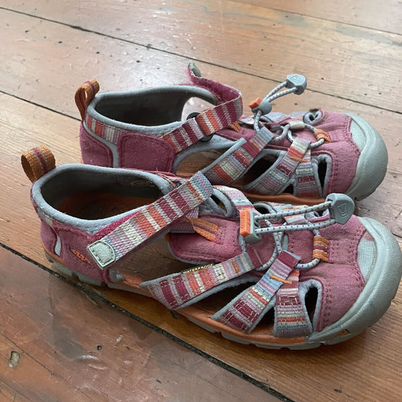 Closed toe sandals - 13