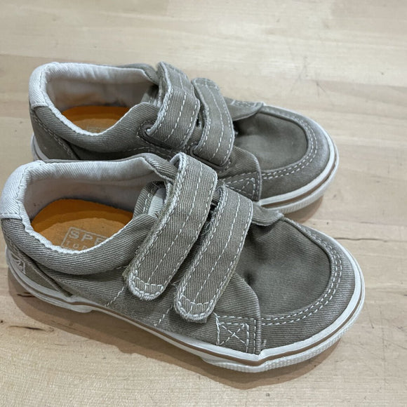 Velcro shoes - 6.5