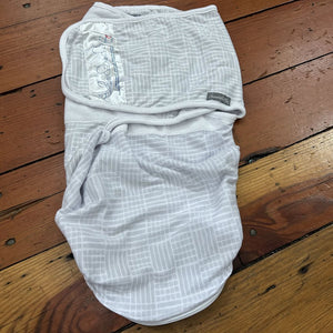 Velcro/Zipper bottom swaddle - S/M