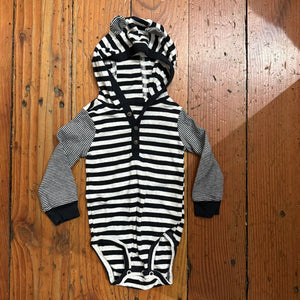 Hooded onesie - 18M