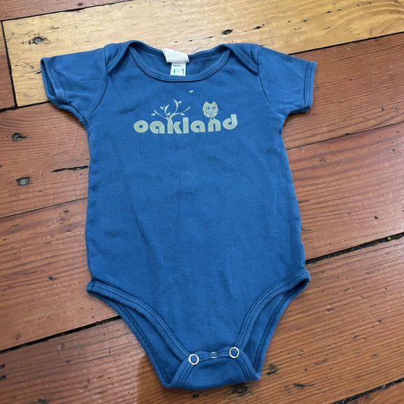 Oakland onesie - 6-12M