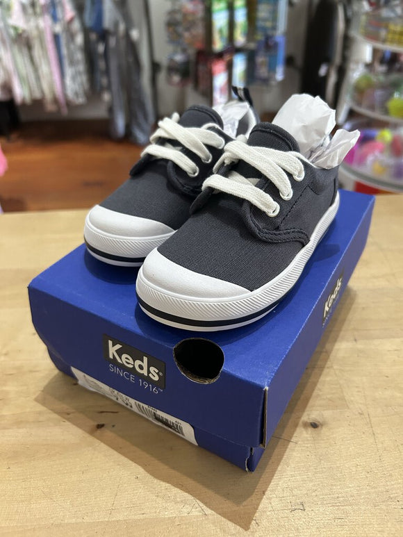 Sneakers NWT - 7W