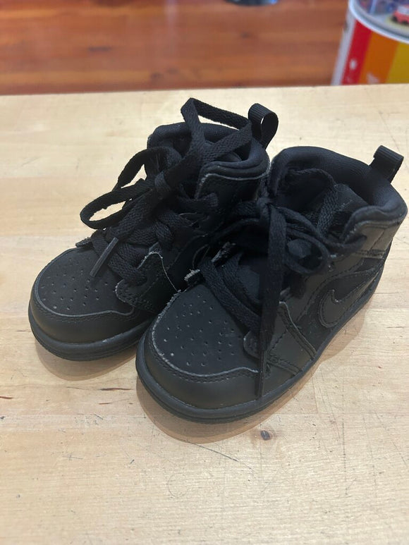 High Tops - 5C - like new