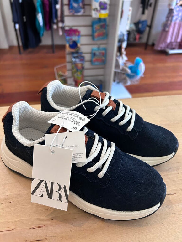 Tennis Shoes NWT - 2.5 youth