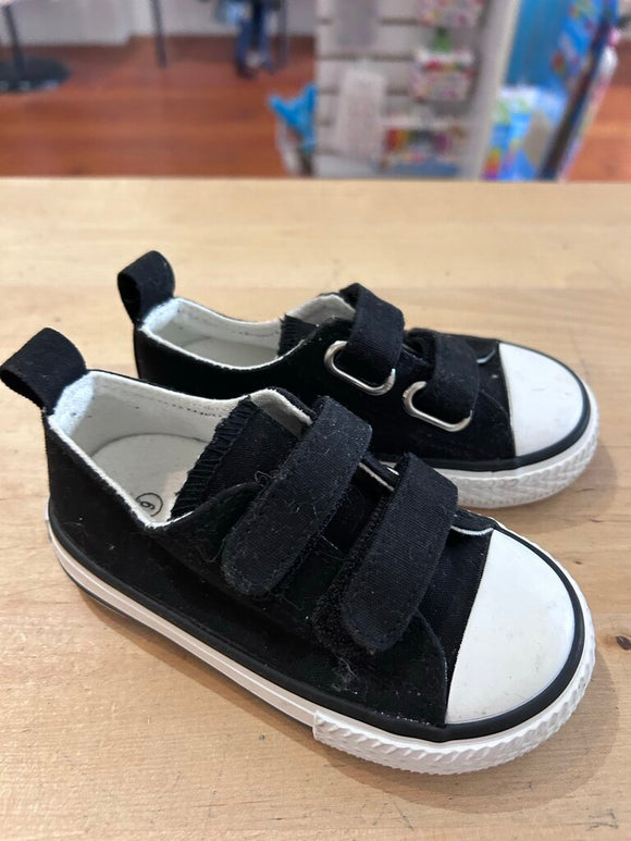 Velcro shoes - NWOT - 6