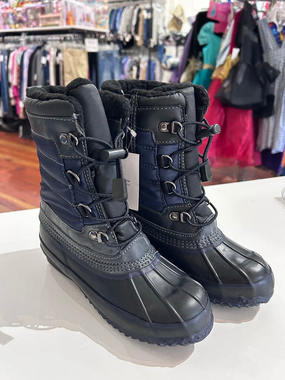 Waterproof Winter Lined Duck Boots NWT - 2 youth (looks more like 1)
