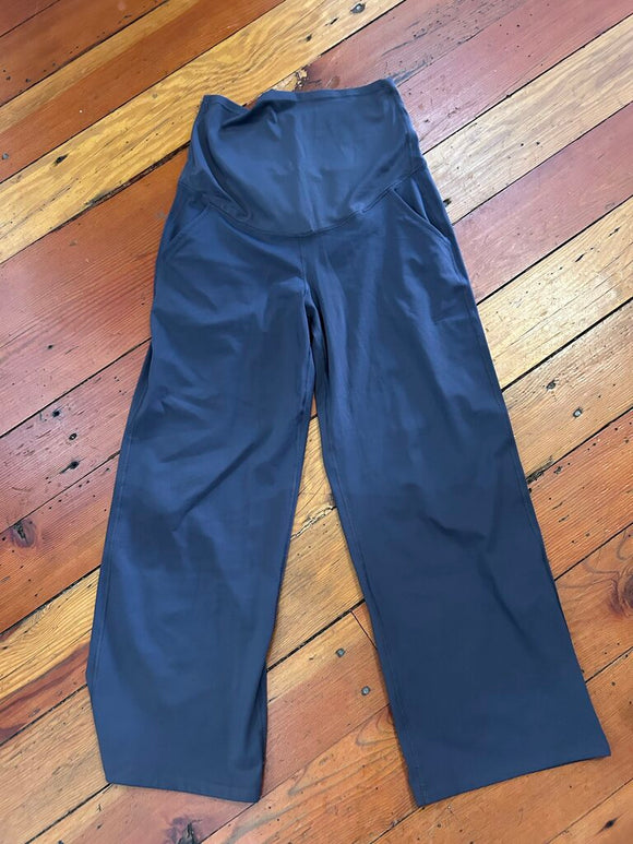 Maternity Wide leg workout pants with pockets - M