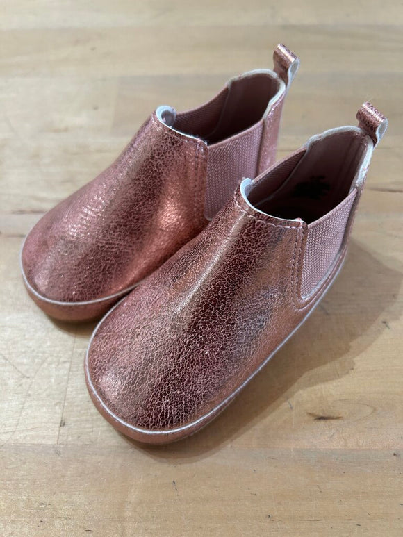 Slip Ons - like new - 12-18M