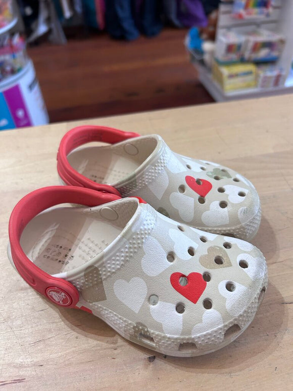 Crocs- 8