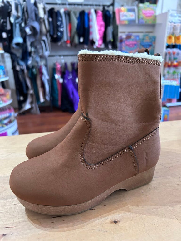 Boots - like new - 1 youth