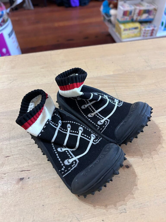 Rubber bottom shoes - 8