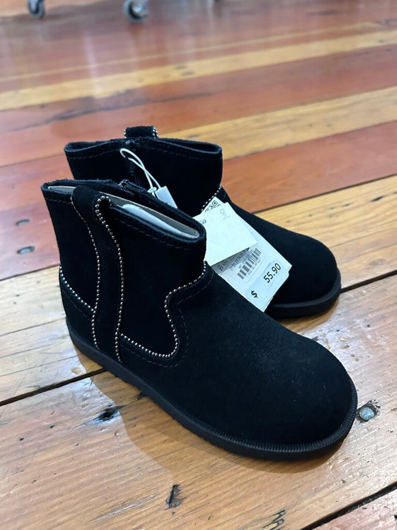 Boots NWT (retail for $56) - 10.5