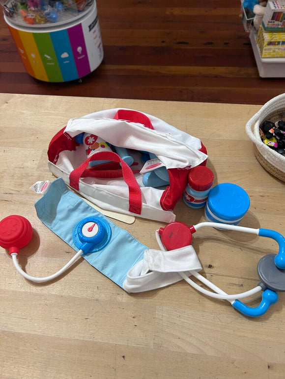 Melissa & Doug Dr Set