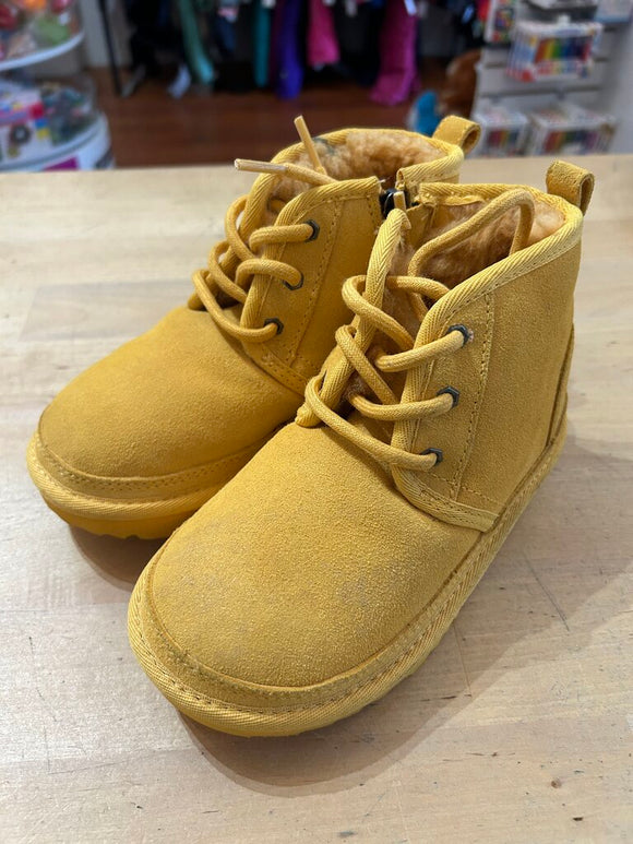 Boots - new but with few a marks - 11