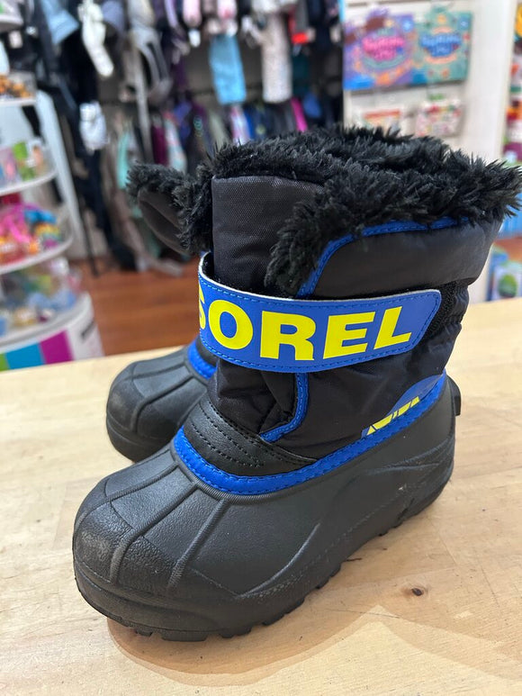 Snow boots NWOT - 11