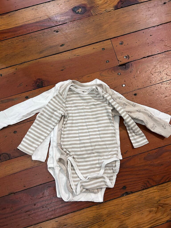 4 pack organic onesies - 18M