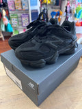 Shoes NWT 9060 - retail for $105 - 11