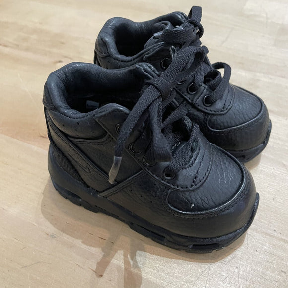 Max Gi Adome shoes - NWT - 4C